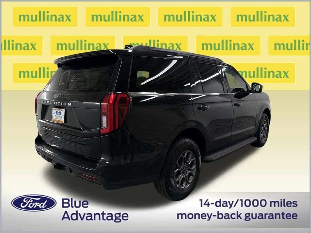 Certified 2025 Ford Expedition Active image 3