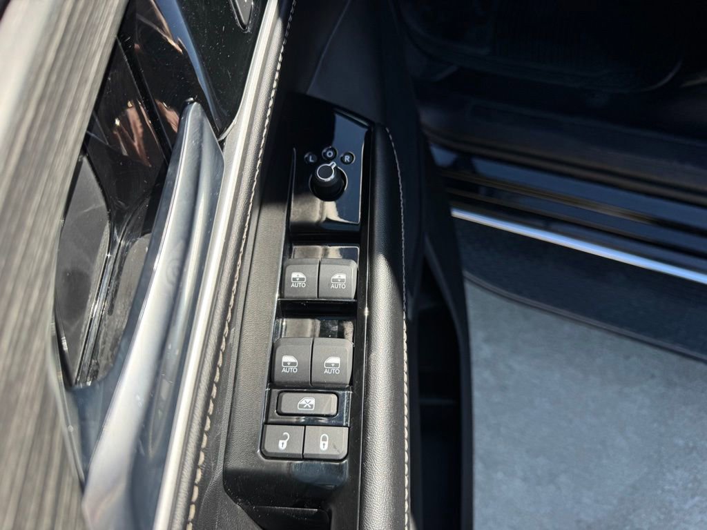 Used 2024 Jeep Wagoneer Series II w/ Flexible Seating Group image 11