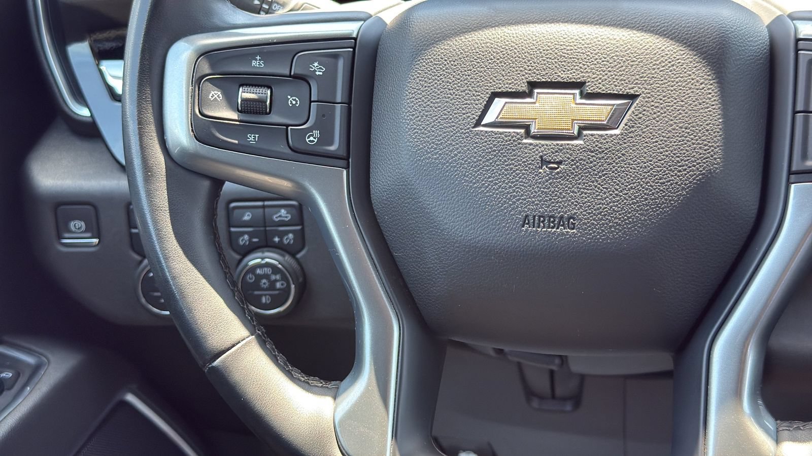 Used 2024 Chevrolet Silverado 2500 LTZ AWD/4WD image 16