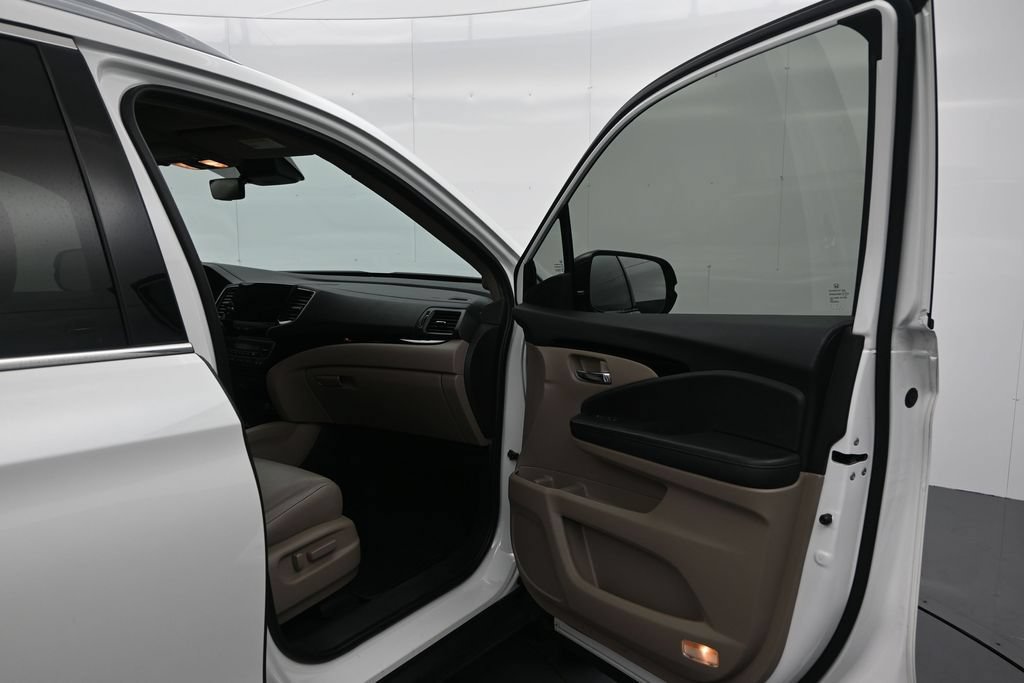Used 2021 Honda Pilot Touring image 17