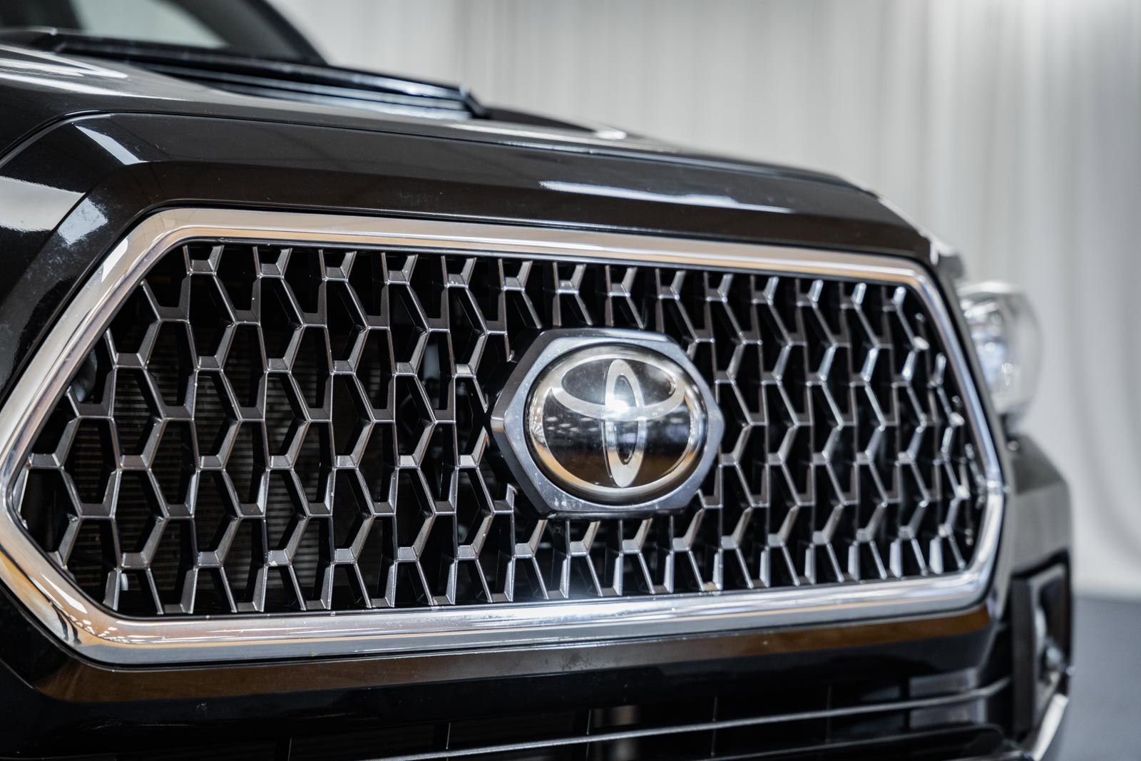 Used 2019 Toyota Tacoma TRD Sport image 7