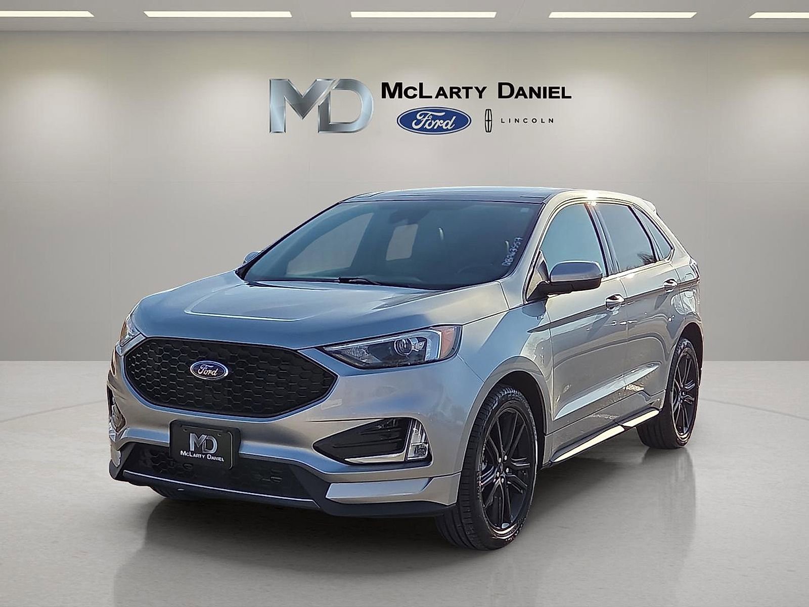 Certified 2024 Ford Edge ST-Line w/ Class II Trailer Tow Package AWD/4WD image 2