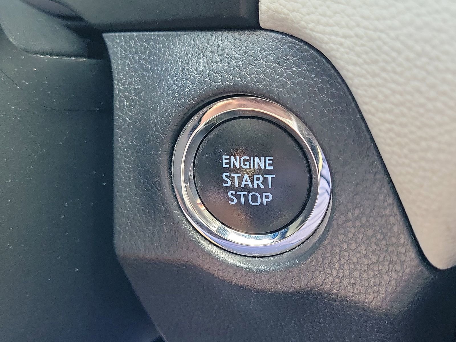 Used 2019 Toyota RAV4 XLE Premium FWD image 29