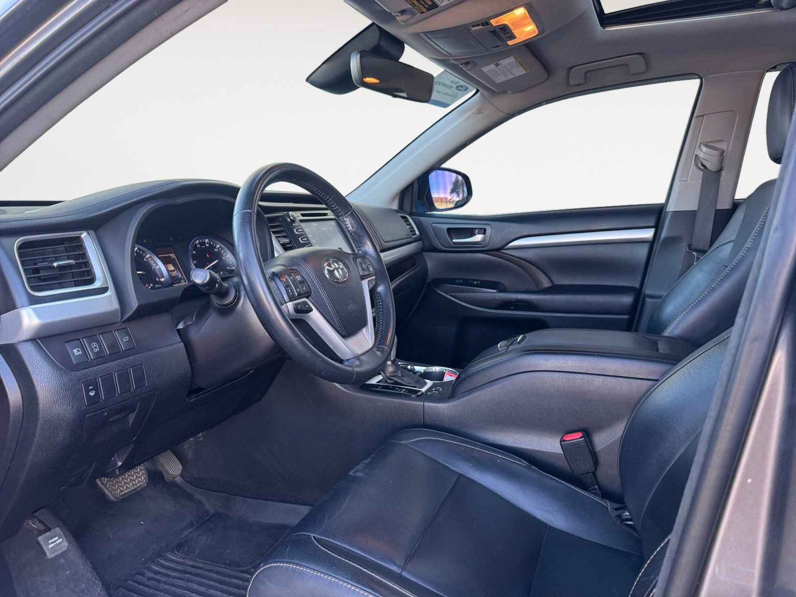 Used 2017 Toyota Highlander XLE image 9