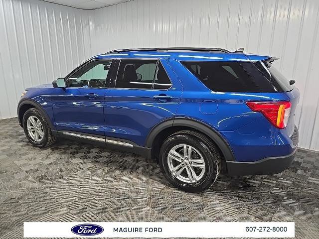 Certified 2022 Ford Explorer XLT image 3