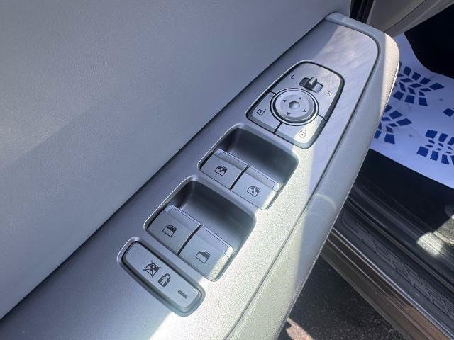 Used 2022 Hyundai Palisade SEL w/ 8P Bench Seat Package AWD/4WD image 19
