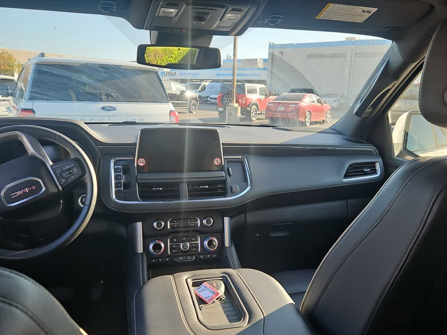 Used 2024 GMC Yukon XL SLT image 11