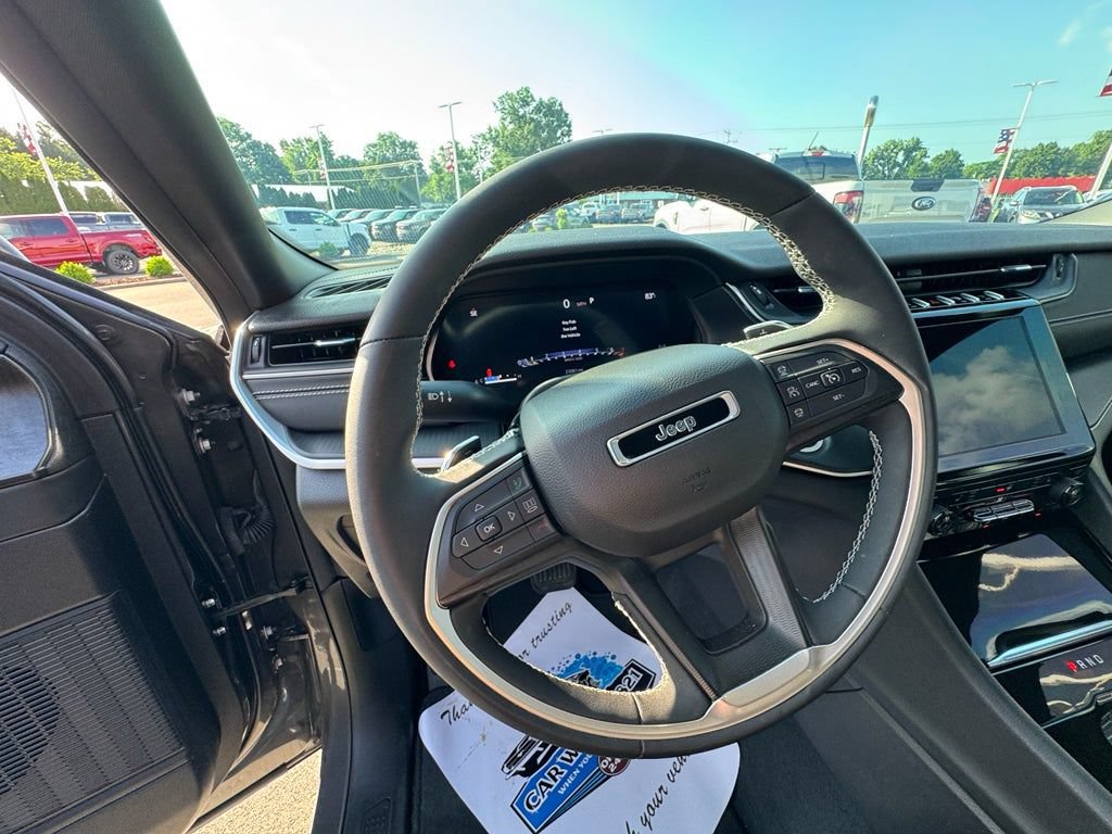 Used 2023 Jeep Grand Cherokee L Laredo AWD/4WD image 28