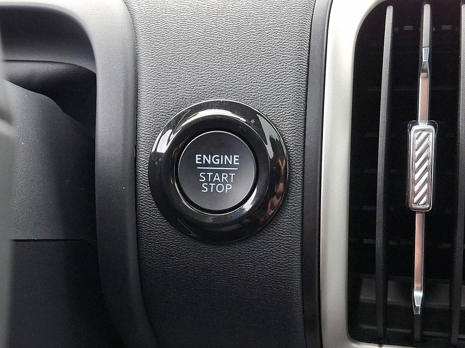 Certified 2025 Ford Expedition Active AWD/4WD image 28