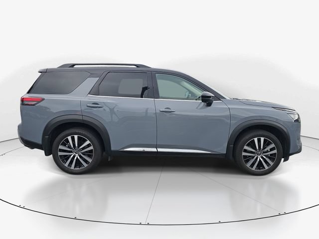 Used 2025 Nissan Pathfinder Platinum FWD image 2