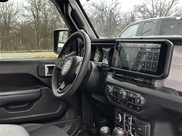 Used 2024 Jeep Wrangler Unlimited image 32