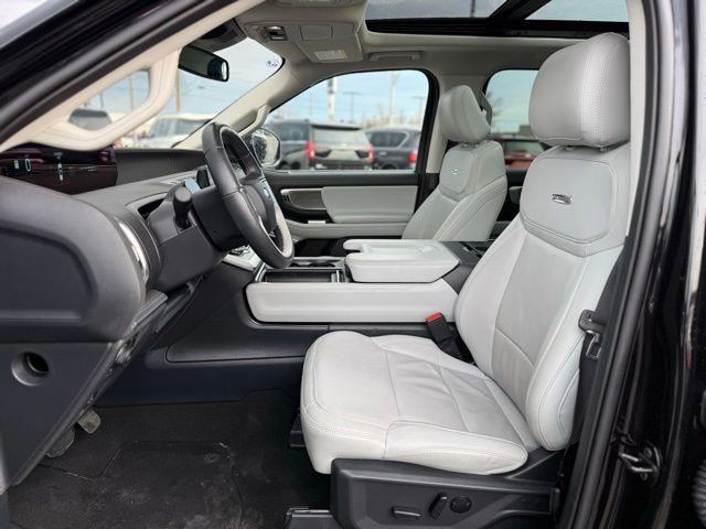 Certified 2025 Ford Expedition Platinum image 28