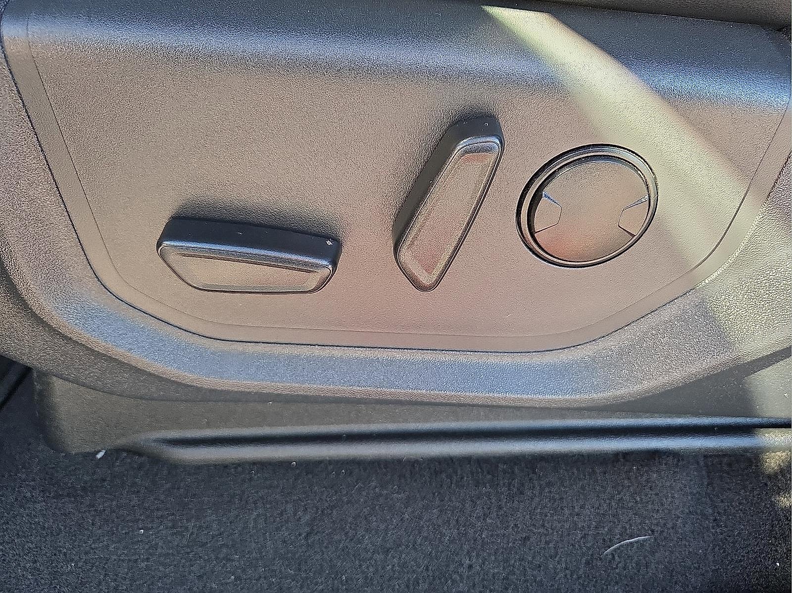 Certified 2024 Ford Expedition XLT image 16