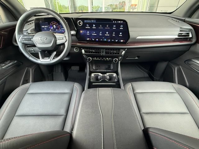 Used 2025 Chevrolet Traverse Z71 w/ LPO, Cargo Package AWD/4WD image 22