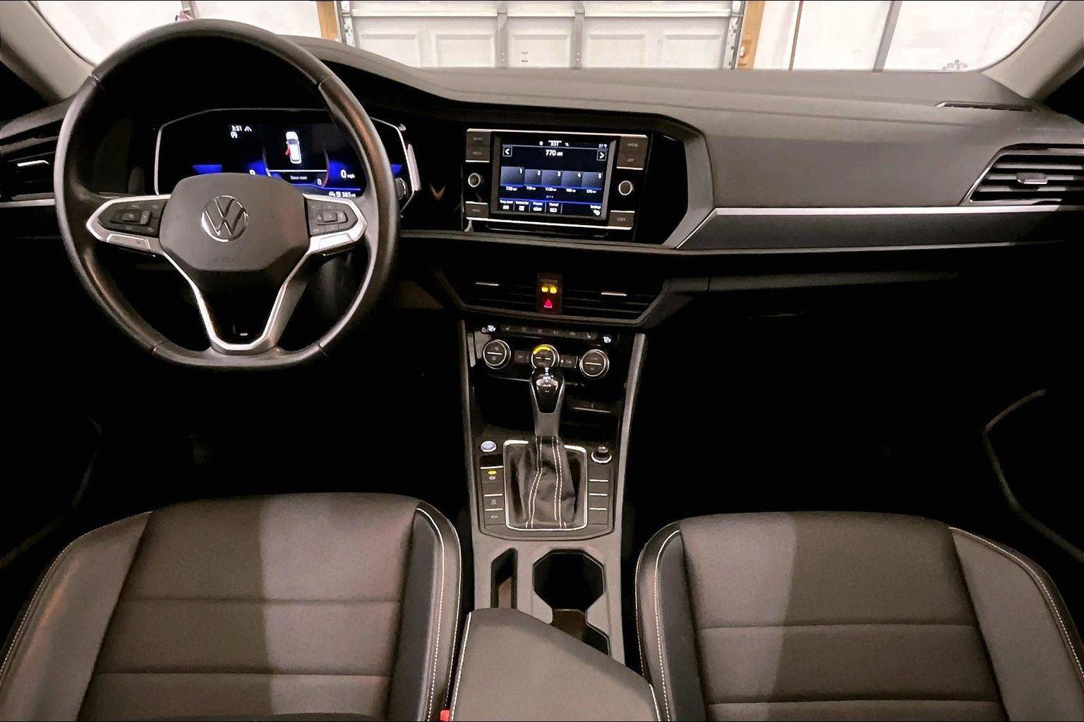 Used 2022 Volkswagen Jetta SE image 14