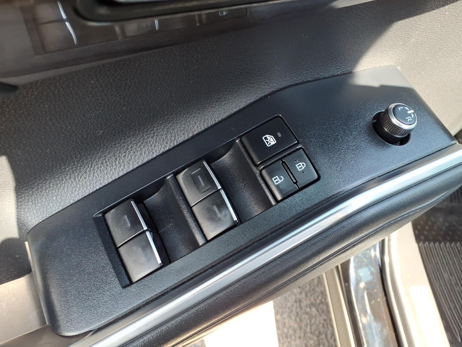 Used 2022 Toyota Highlander Limited AWD/4WD image 22