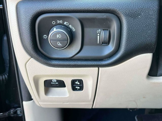 Used 2020 RAM 1500 Big Horn AWD/4WD image 29