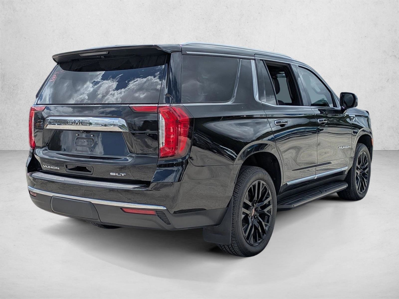 Used 2023 GMC Yukon SLT w/ SLT Premium Package AWD/4WD image 5