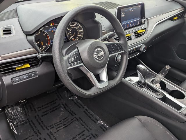Used 2024 Nissan Altima 2.5 SV FWD image 11