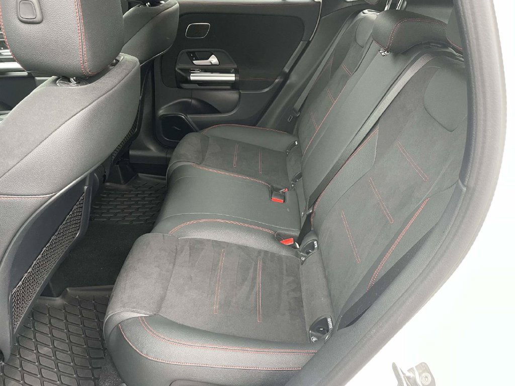 Used 2025 Mercedes-Benz GLA 250 image 12
