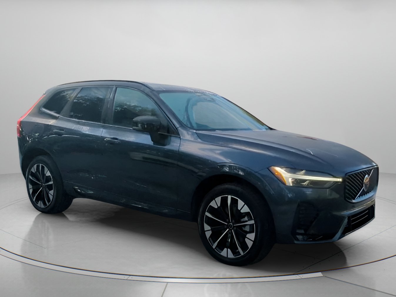 Used 2026 Volvo XC60 B5 Plus AWD/4WD image 36