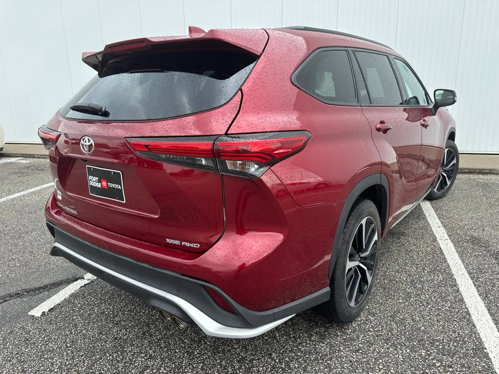 Used 2021 Toyota Highlander XSE AWD/4WD image 7