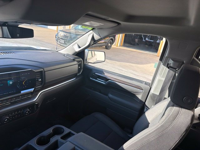 Used 2025 Chevrolet Silverado 1500 LT AWD/4WD image 18