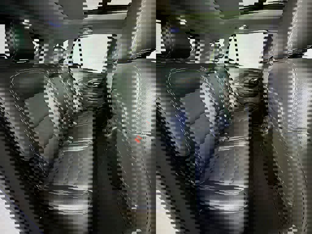 Used 2024 GMC Terrain SLT image 33