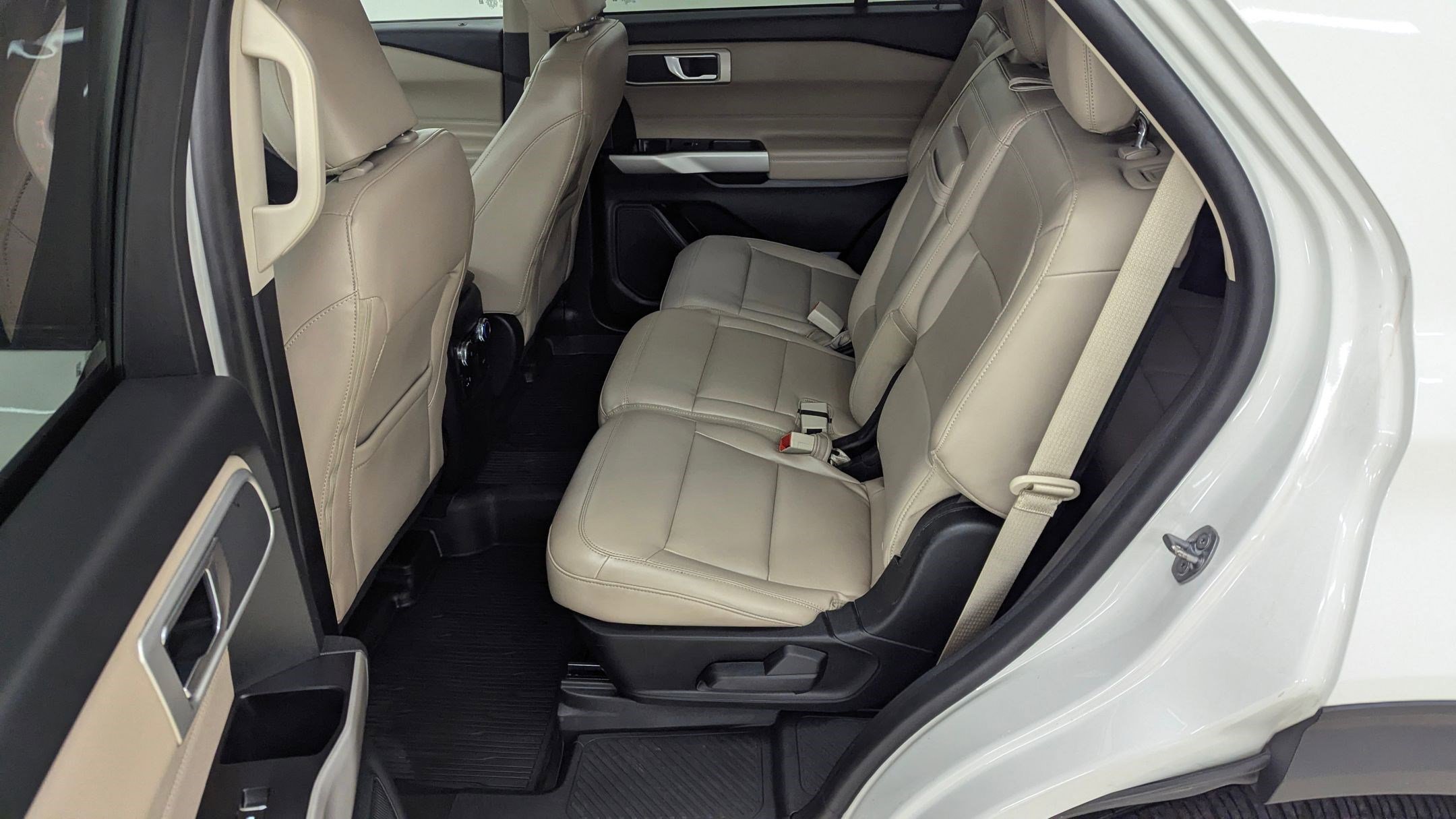 Certified 2022 Ford Explorer XLT w/ Equipment Group 202A image 14