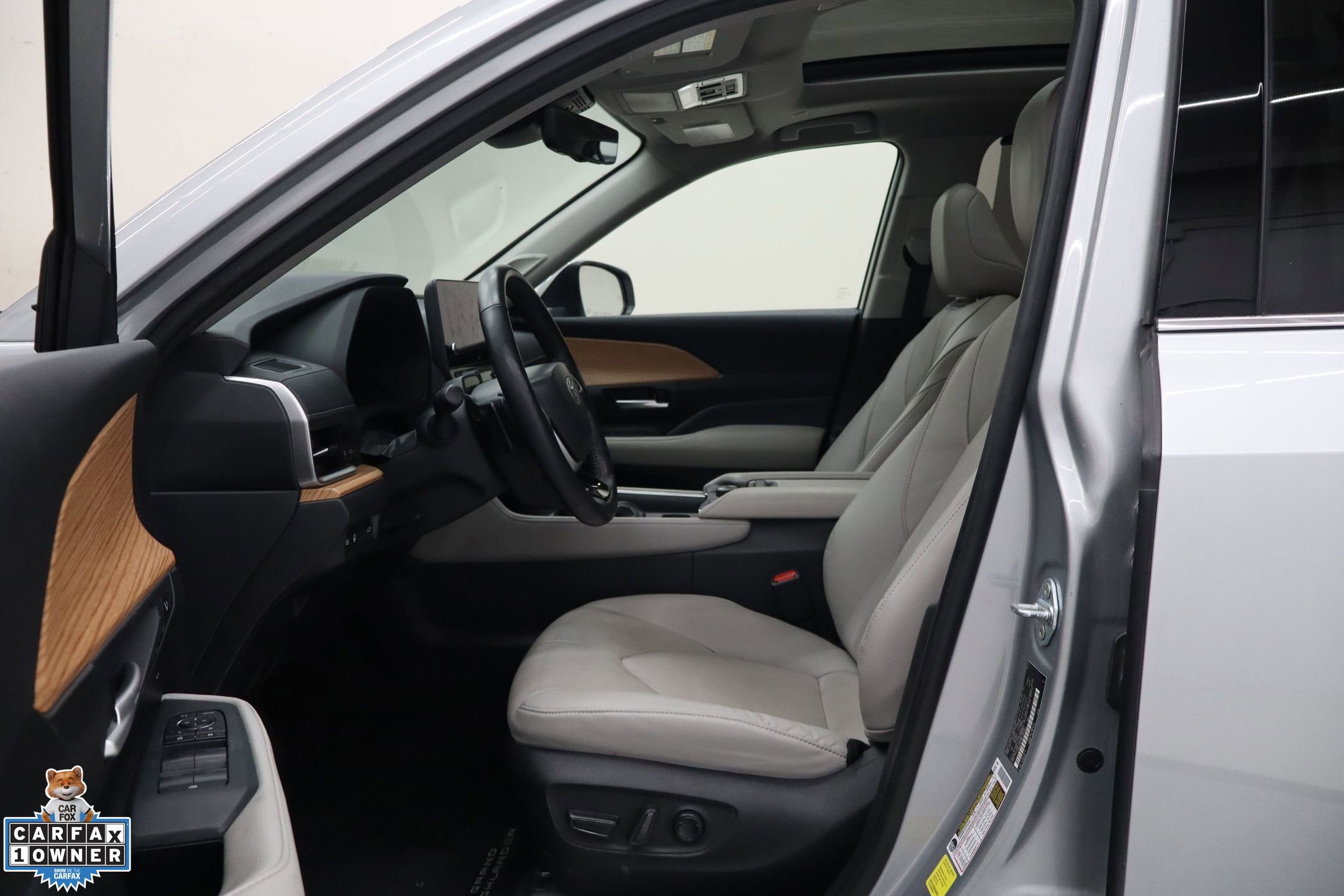 Used 2024 Toyota Grand Highlander AWD image 29