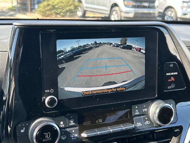 Used 2023 Toyota Highlander XLE AWD/4WD image 43