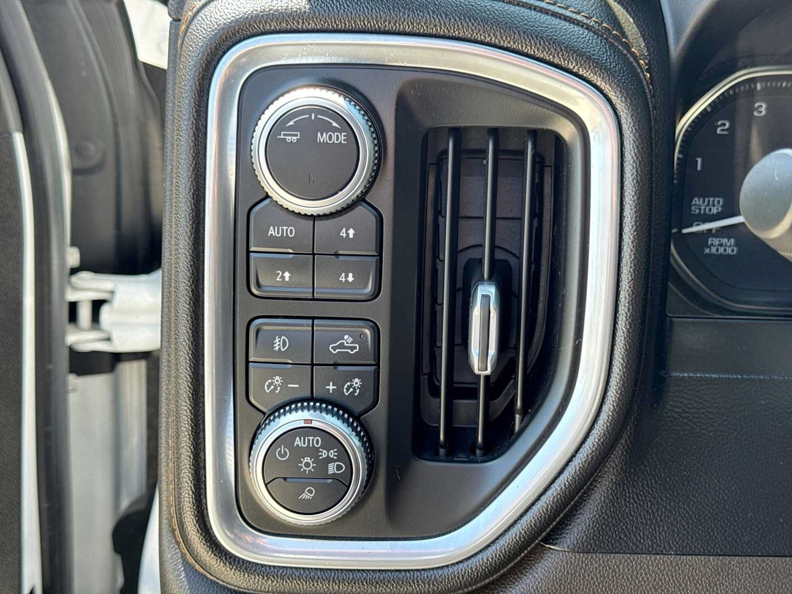 Used 2020 GMC Sierra 1500 AT4 w/ AT4 Premium Package AWD/4WD image 26
