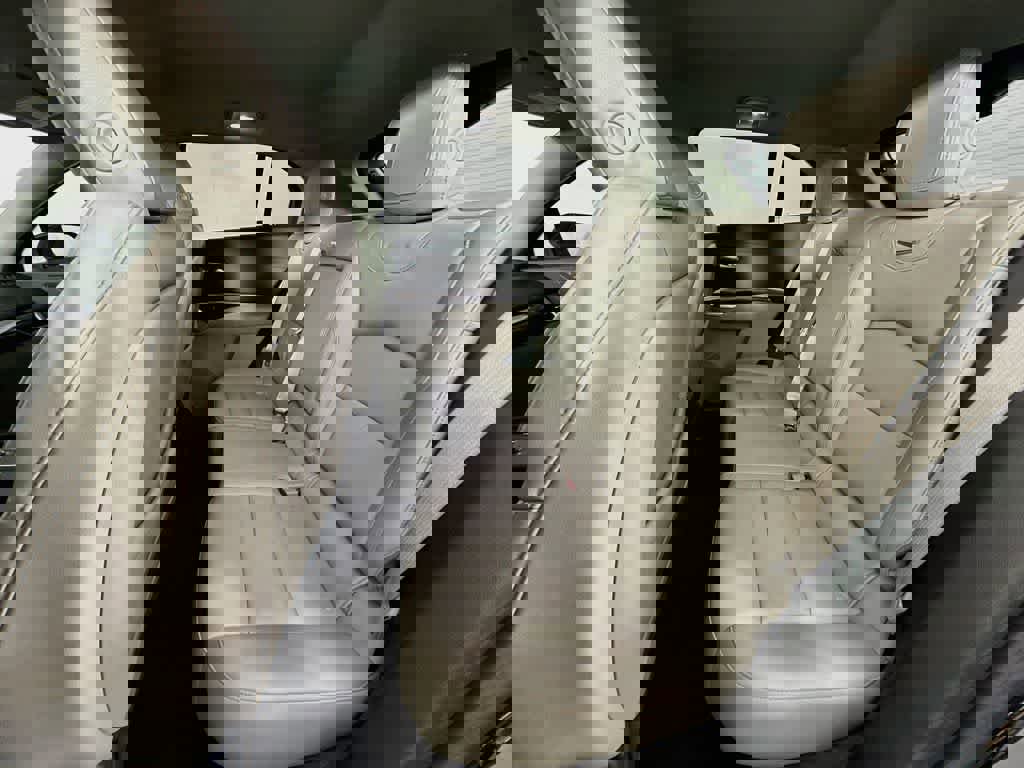 Used 2022 Cadillac XT4 Luxury w/ Cold Weather Package image 17