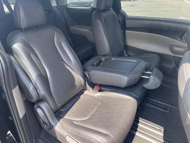 Used 2026 Kia Carnival FWD image 15