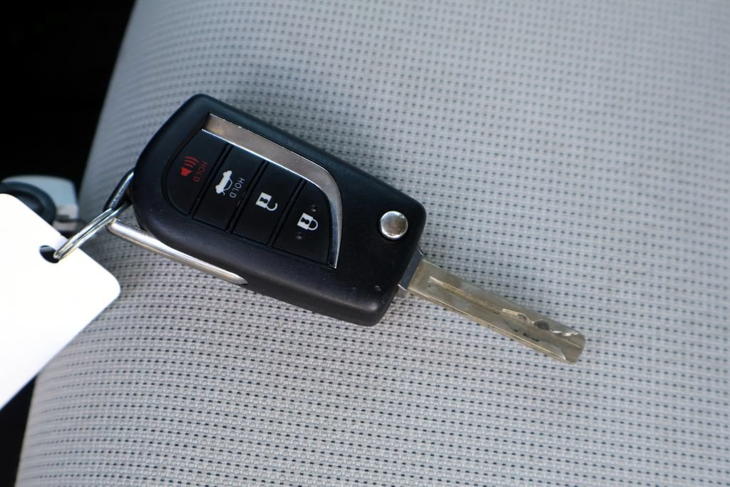 Used 2022 Toyota Corolla LE FWD image 35
