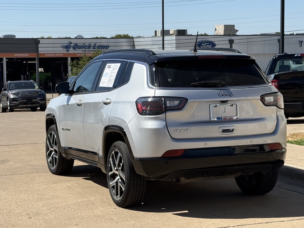 Used 2025 Jeep Compass Limited w/ Elite Group AWD/4WD image 5