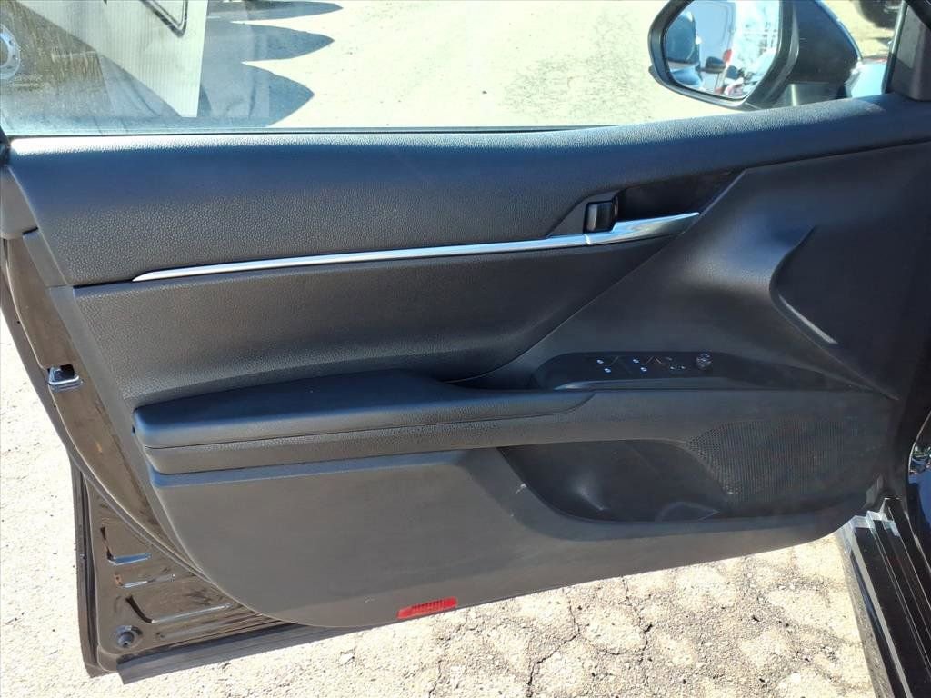 Used 2020 Toyota Camry SE image 13