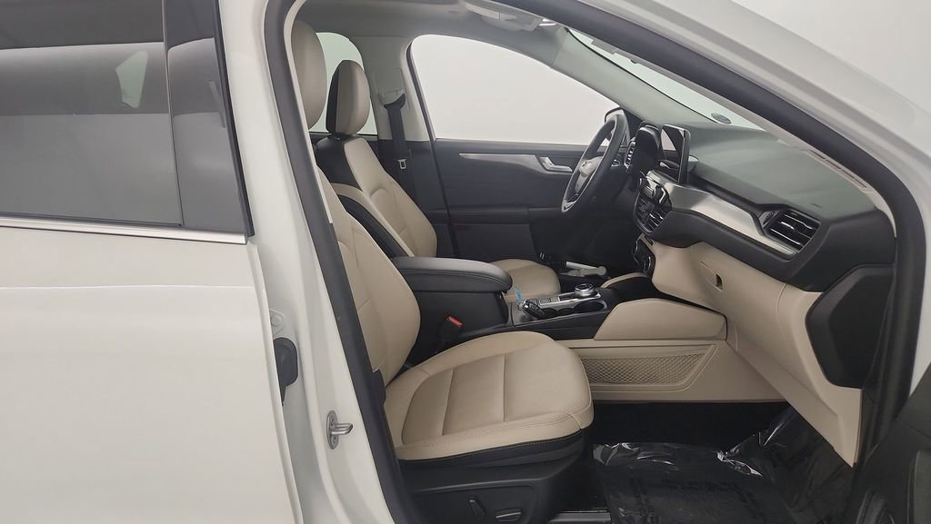 Certified 2022 Ford Escape Titanium w/ Class II Trailer Tow Package image 34