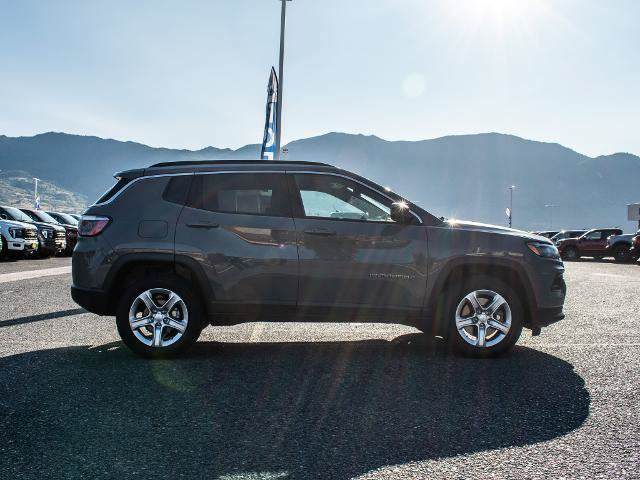 Used 2024 Jeep Compass Latitude AWD/4WD image 4