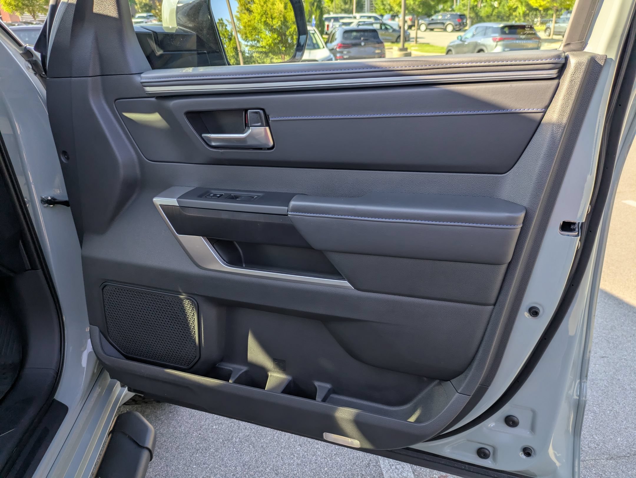 Used 2025 Toyota Tundra Platinum AWD/4WD image 42