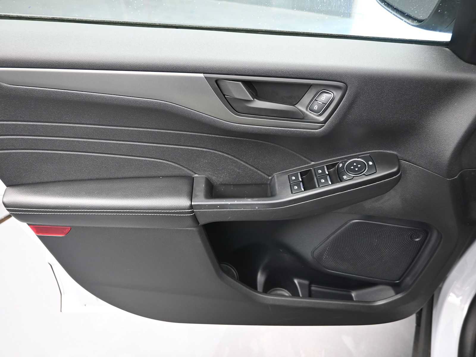 Certified 2025 Ford Escape Active w/ Cold Weather Package FWD image 4