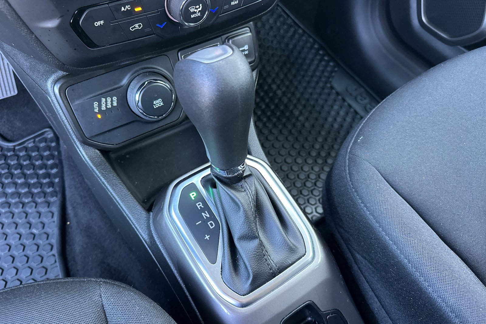 Used 2022 Jeep Renegade Latitude image 24