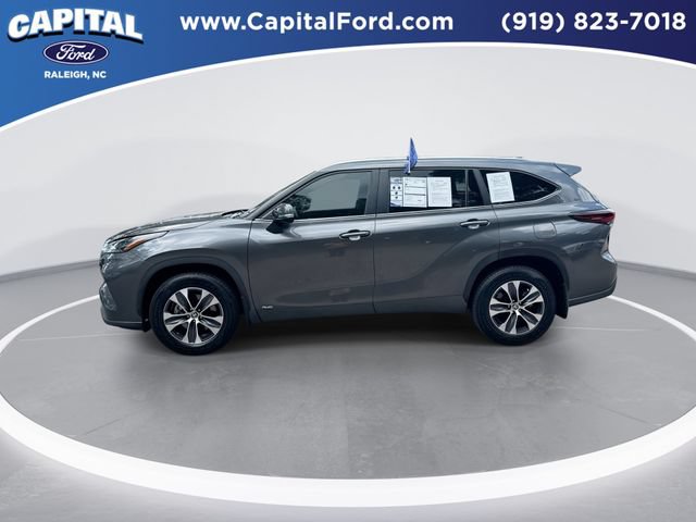 Used 2024 Toyota Highlander XLE AWD/4WD image 5