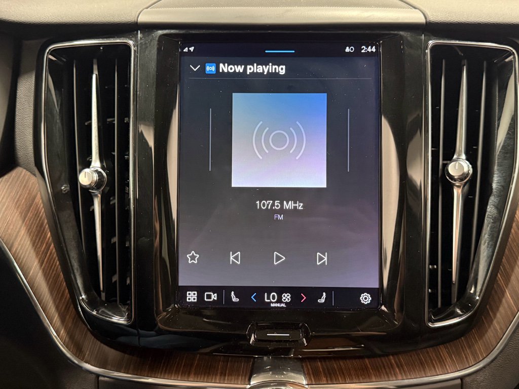 Used 2022 Volvo XC60 B5 Momentum image 20