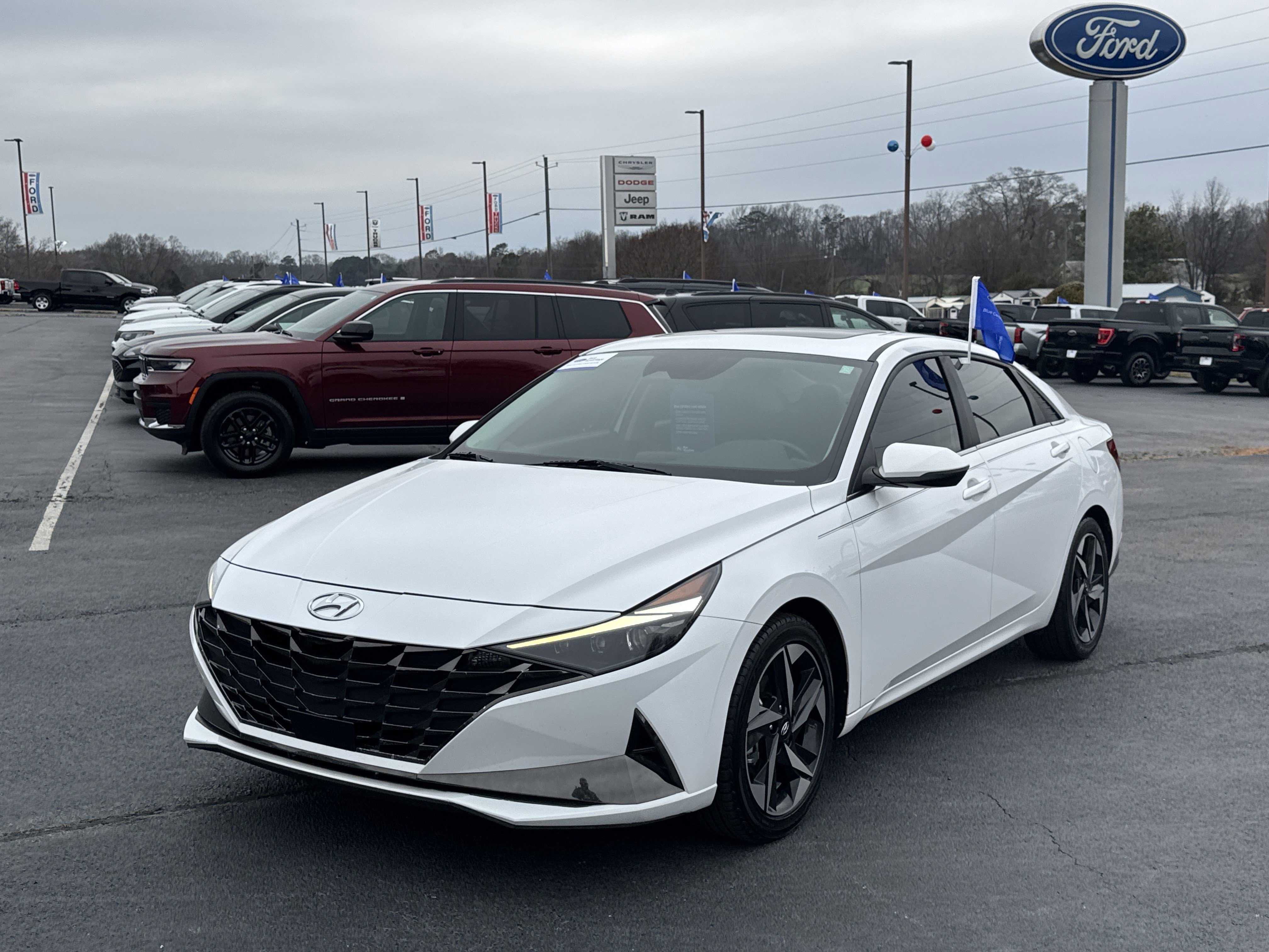 Used 2023 Hyundai Elantra Limited w/ Cargo Package image 2