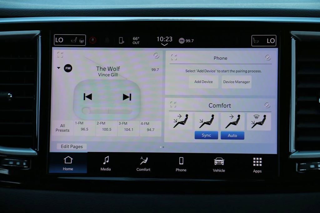 Used 2023 Chrysler Pacifica Touring-L FWD image 25