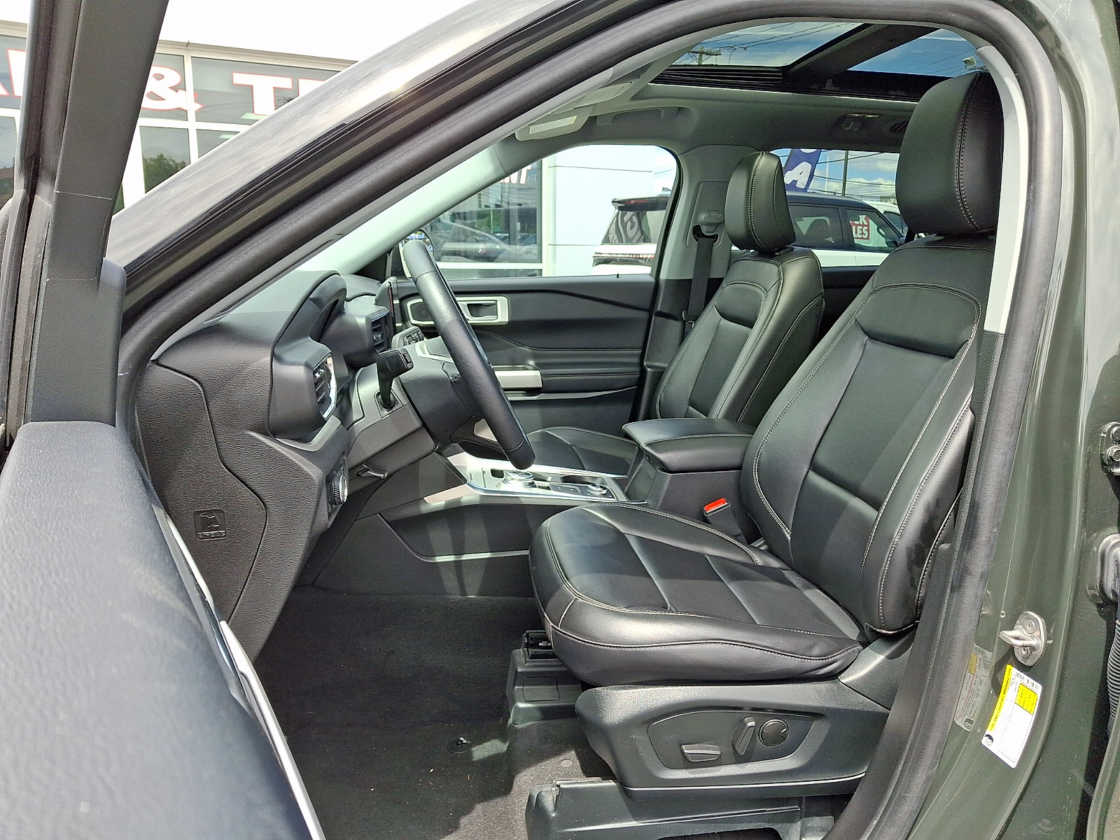 Certified 2023 Ford Explorer XLT w/ Equipment Group 202A AWD/4WD image 14