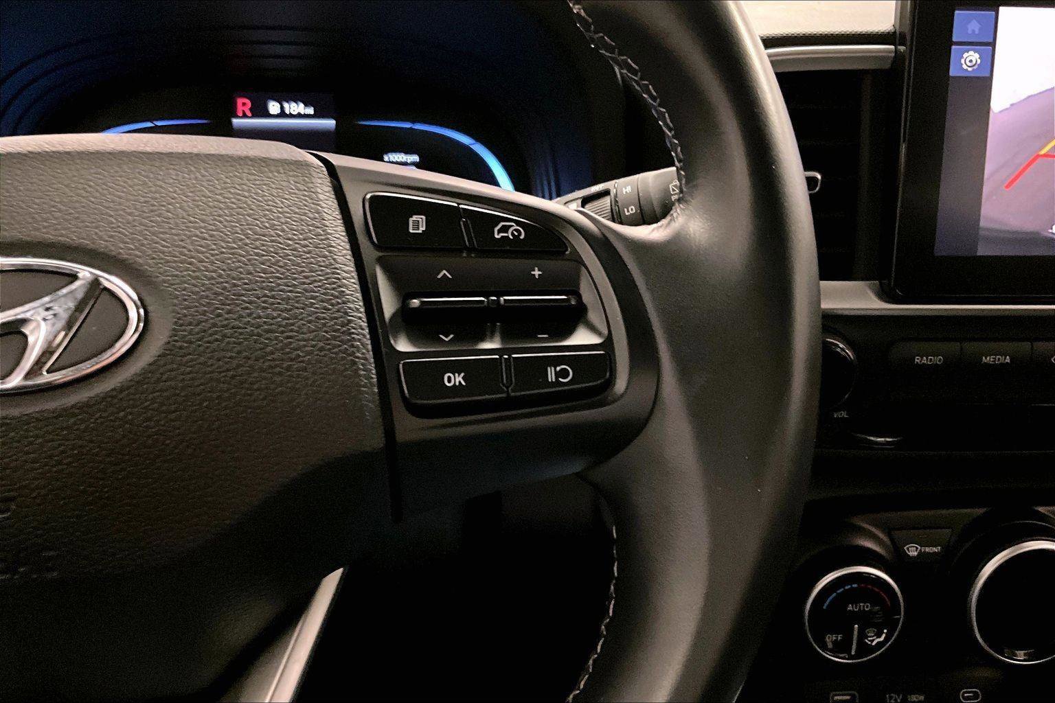 Used 2024 Hyundai Venue SEL image 18