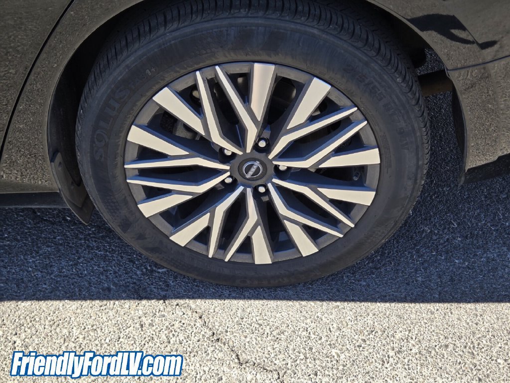 Used 2025 Nissan Altima 2.5 SV FWD image 4