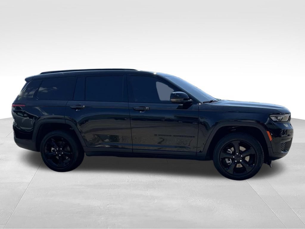 Used 2023 Jeep Grand Cherokee L Laredo AWD/4WD image 2